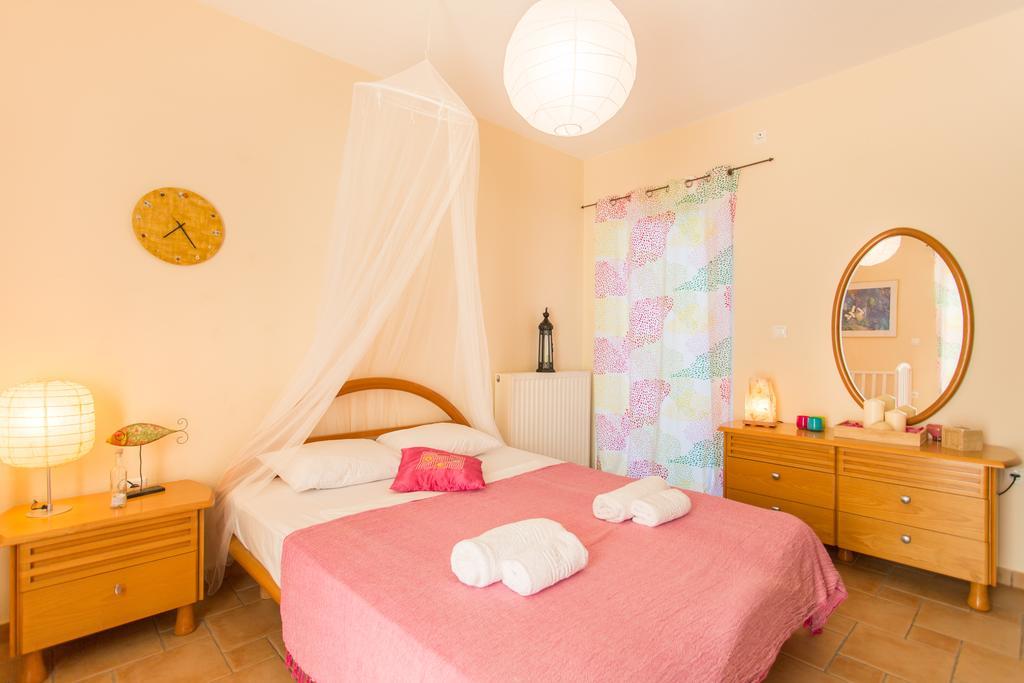 Marathon Beachside Villa 100M From The Beach Schinias Exterior foto